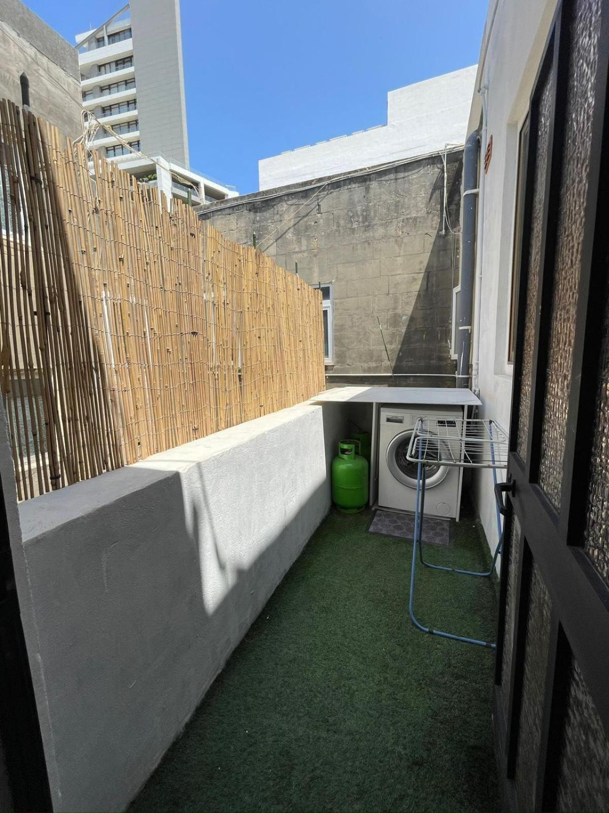 شقة Cozy Apt, Prime Location, View